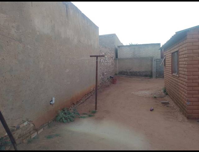 2 BEDROOM HOUSE FOR SALE IN COSMO CITY